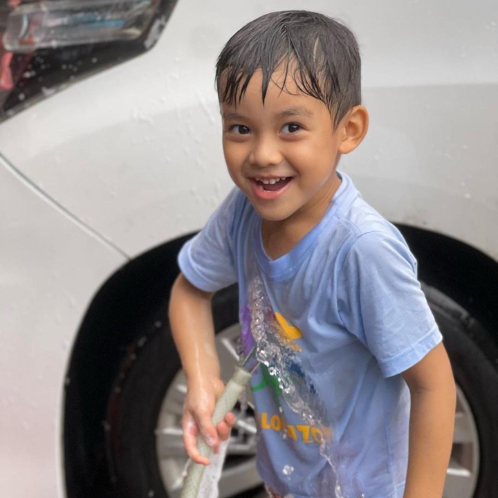<p>Bunda, kita doakan agar Abimanyu tumbuh menjadi anak yang sehat dan selalu mendapatkan cinta dari orang-orang di sekitarnya, ya! (Foto: Instagram: @vickyshu)</p>