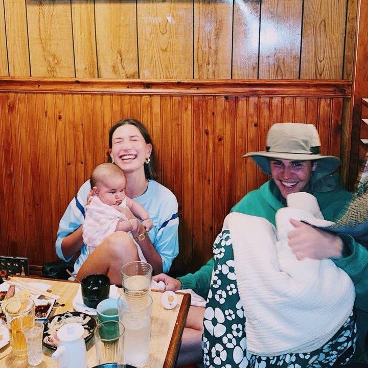 <p>Pasangan Justin Bieber dan Hailey Baldwin tengah menikmati masa-masa romantis menjadi suami istri, Bunda. Keduanya pun kerap menghabiskan waktu untuk berlibur bersama. (Foto: Instagram: @justinbieber)</p>
