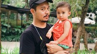 <p>"HBD Millie ponakan online-ku yang cantik. Sehat selalu, sayang. Dan semoga bisa jadi anak yang berbakti kepada kedua orang tua," kata seorang netizen. "Sehat-sehat borneng yang cantik. Diberkati tumbuh kembangmu, aminn," tutur netizen lain. (Foto: Instagram: @derbyromero)</p>