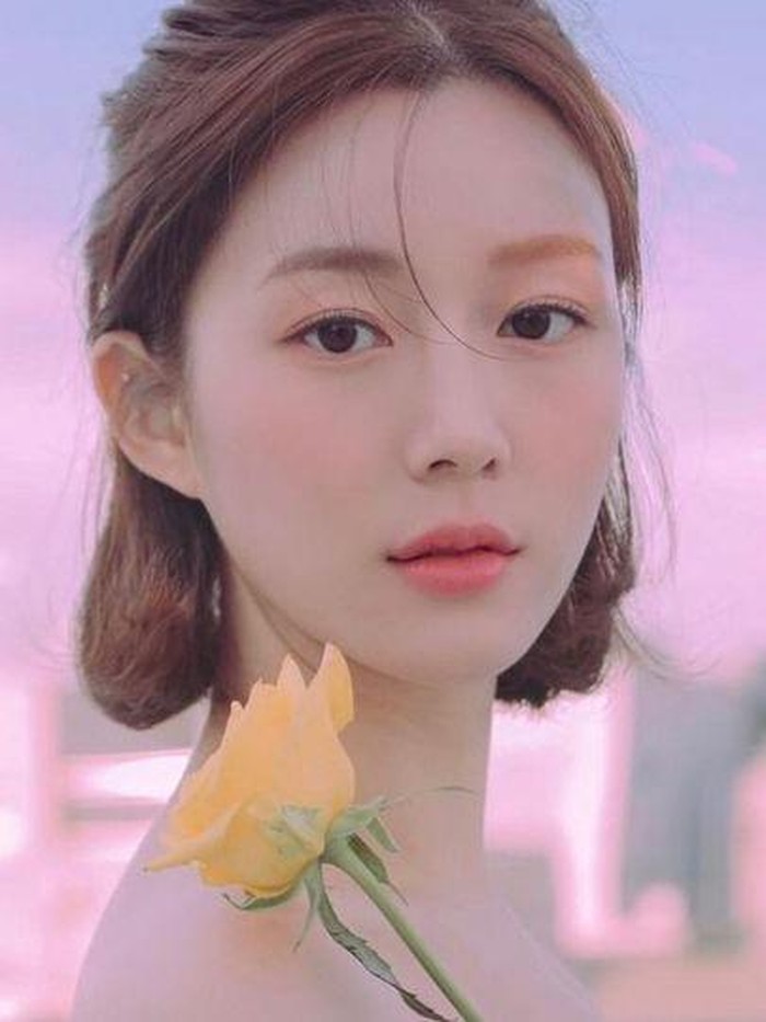 Punya visual menarik, para netizen menilai kalau wajah Lee Da In sangat cocok jika menjadi anggota girl group. Setuju nggak, Beauties?/ foto: instagram.com/xx__dain