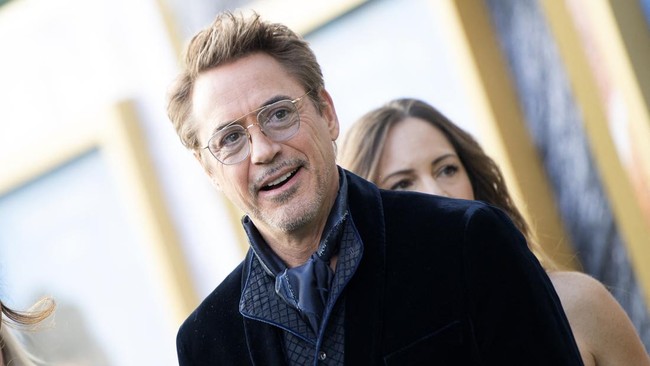 Robert Downey Jr. mengungkapkan sempat bertemu sutradara Christopher Nolan untuk membahas ketertarikannya terlibat dalam film Batman Begins.