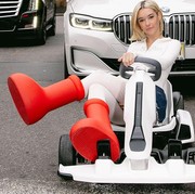 Heboh di TikTok, Pria Kesulitan Lepas Sepatu Boots Astro Boy yang Sedang Viral! Ternyata Segini Harganya