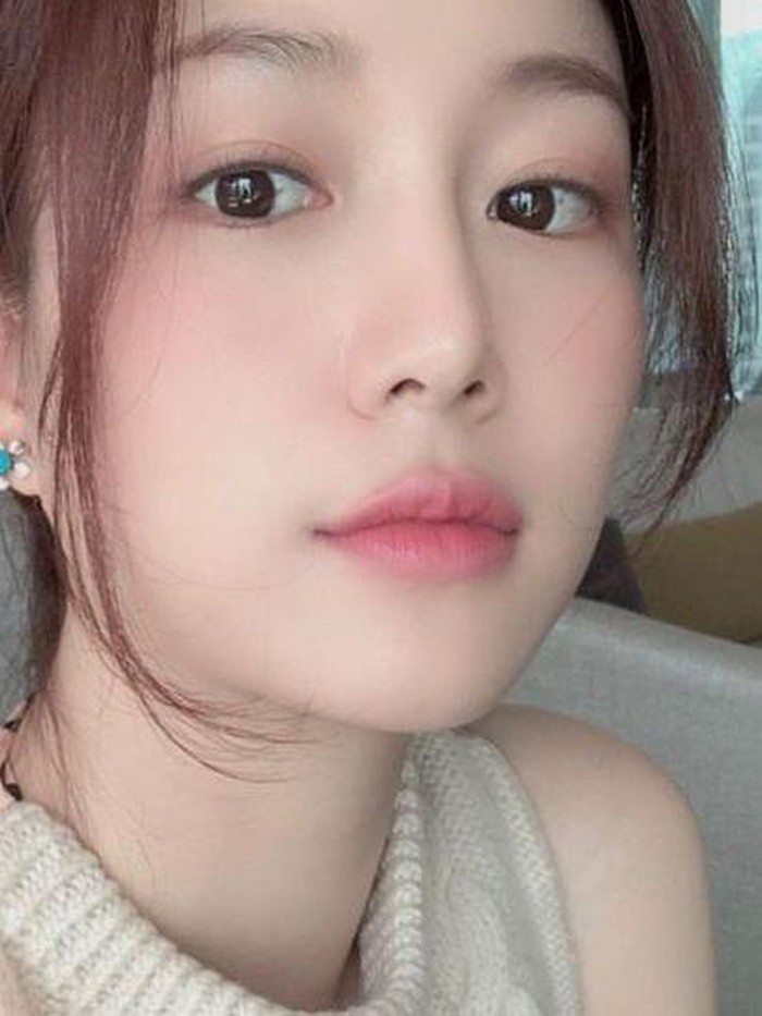 Tahun 2020, untuk pertama kali Lee Da In mendapatkan peran utama lewat drama Alice bersama Joo Won, Kim Hee Sun, dan Kwak Shi Yang./ foto: instagram.com/xx__dain