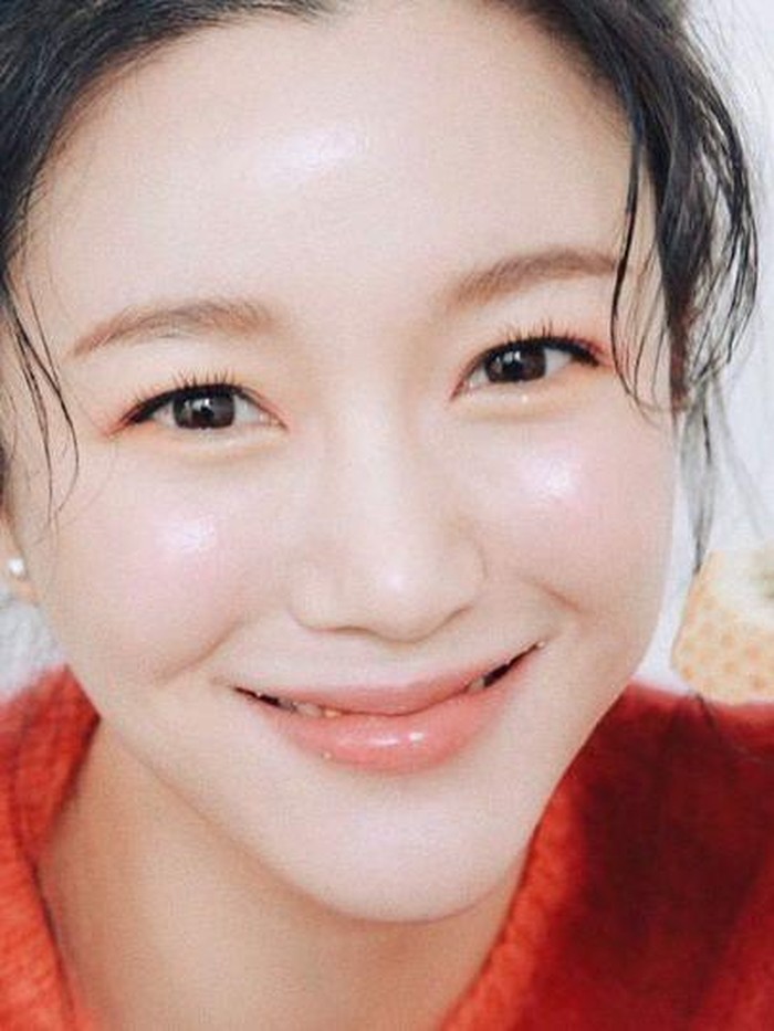 Tahun 2021 lalu, nama Lee Da In sempat trending di situs pencarian Korea, karena kabar kencan dirinya dengan aktor dan penyanyi populer Lee Seung Gi./ foto: instagram.com/xx__dain
