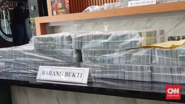 Polisi Tahan 4 Sindikat Pencetak Uang Palsu Senilai Rp22 Miliar di Jakarta Barat