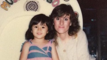 Dijuluki Hot Mom, Intip 7 Foto Lawas Wulan Guritno dari Kecil Menggemaskan!