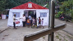 FOTO: Kondisi Para Pengungsi Pascagempa M 5,4 di Jayapura