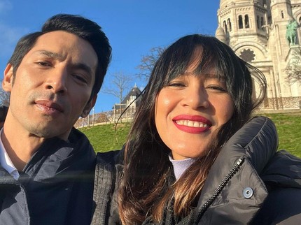 Istri Jadi Manajer, Ini 7 Potret Mesra Abimana Aryasatya & Inong Ayu yang Jarang Tersorot