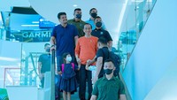 <p>Belum lama ini Presiden Joko Widodo (Jokowi) mengunjungi pusat perbelanjaan yang ada di kota Medan bersama kedua cucunya, Sedah Mirah dan Nahyan. Kunjungan Jokowi ini disambut meriah oleh masyarakat, Bunda. (Foto: Instagram: @bobbynst)</p>