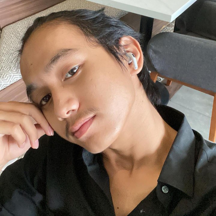 <p>Bowo mengawali karier-nya sebagai selebtok di usia 13 tahun. Di usianya yang menginjak 18 tahun ini, Bowo masih sibuk berkarya di platform tersebut.  (Foto: Instagram: @prabowomondardo)</p>