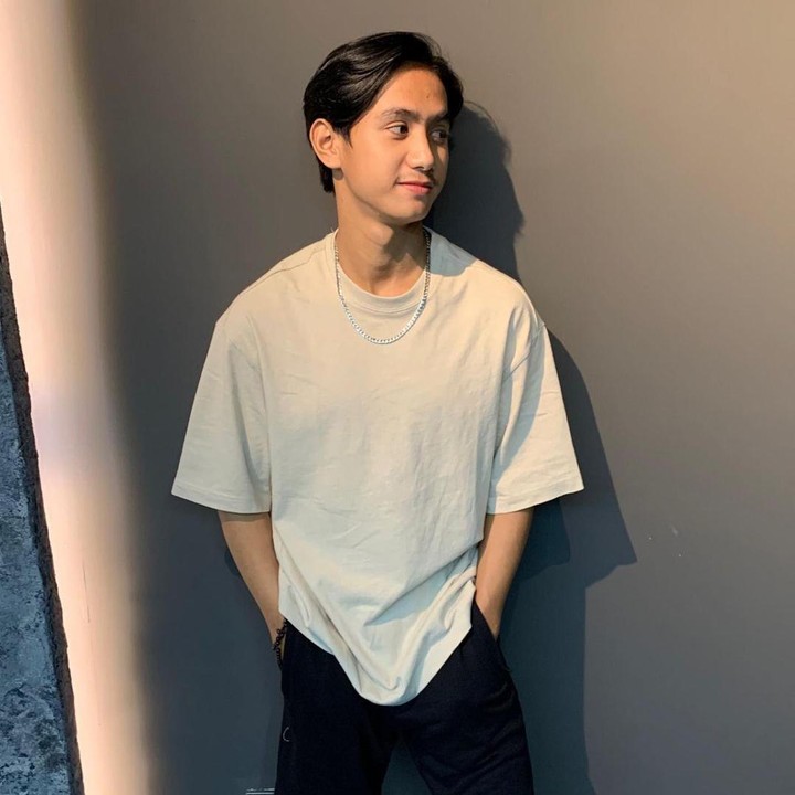 <p>Bowo mengatakan kedua orang tuanya sudah tak lagi bekerja. Kini, Bowo menjadi tulang punggung keluarga dan harus memenuhi seluruh kebutuhan hidup. (Foto: Instagram: @prabowomondardo)</p>
