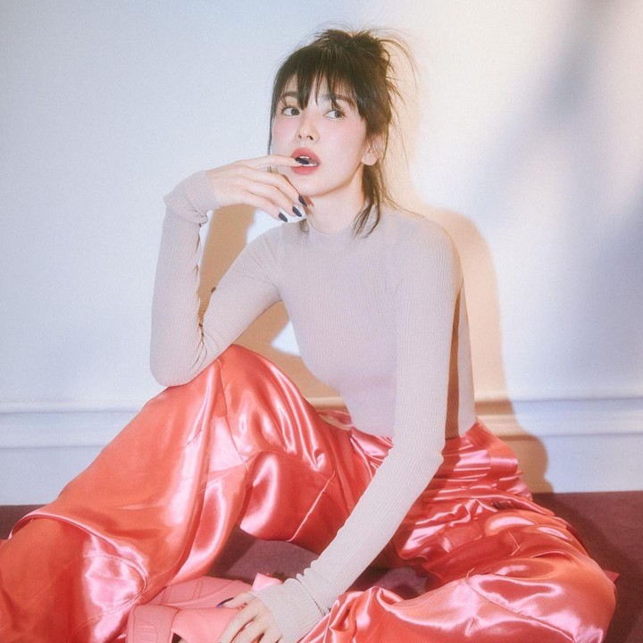 <p>"<em>Only you can carry this outfit</em>," kata seorang netizen dengan membubuhkan emoticon hati. "<em>You are so beautiful</em>," puji netizen lainnya. (Foto: Instagram: @kyo1122)</p>