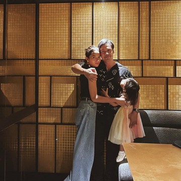 img-title Inspirasi Gaya Berpakaian Pasangan Ala Putri Marino dan Chicco Jerikho yang Selalu Kompak