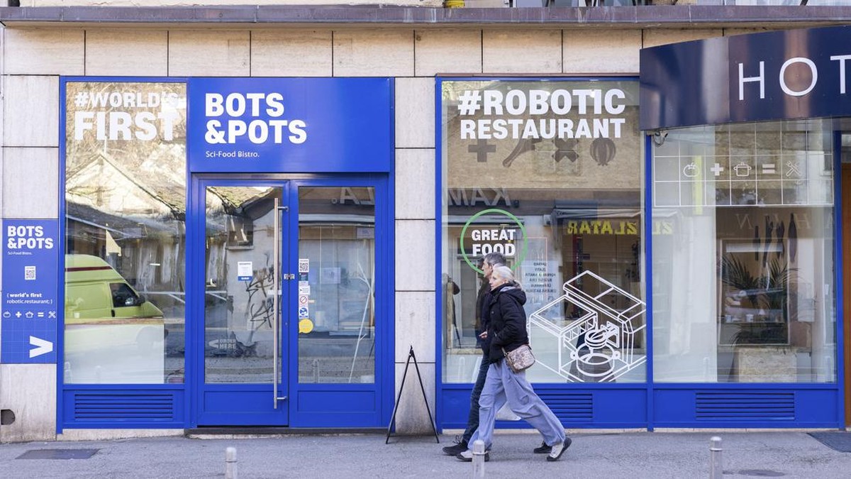 FOTO: Restoran Kroasia Sajikan Menu yang Dimasak Koki Robot
