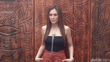 img-title Wulan Guritno Klaim Cuma Korban, Kecewa Dikaitkan dengan Judi Online