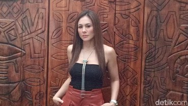 img-title Pamer Wajah Tanpa Make Up, Wulan Guritno Dipuji Tetap Cantik