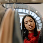Duh 5 Zodiak Ini Punya Kebiasaan Shopping Tanpa Pikir Panjang