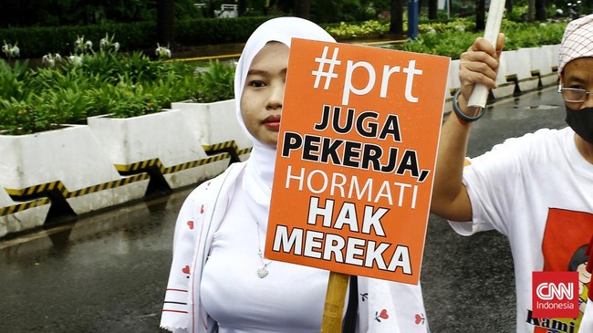 Koalisi masyarakat sipil membandingkan sikap Jokowi dan DPR yang berbeda soal pembahasan RUU PPRT.