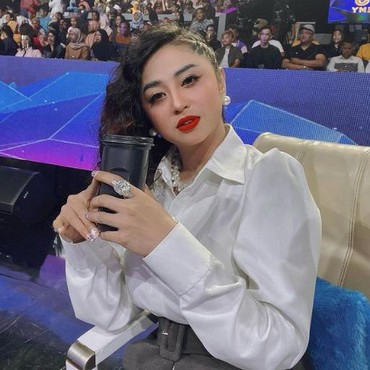 Rara Pawang Hujan Berhasil Ramal Jodoh Kaesang, Dewi Persik Ingin Diterawang