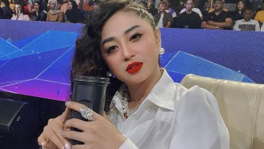 Dewi Perssik