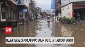 VIDEO: Hujan Deras, Sejumlah Ruas Jalan Ibu Kota Terendam Banjir