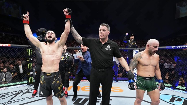 Conor McGregor turut memantau dan mengomentari duel Islam Makhachev vs Alexander Volkanovski di UFC 284 yang berlangsung di Perth, Minggu (12/2).