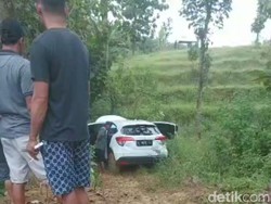 Gempar Mobil Warga Pasuruan Nyasar di Tengah Hutan Pati Tak Ada Jejak Roda