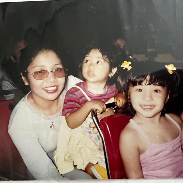<p>Melalui unggahan tersebut, Nikita Willy menuliskan pesan singkat yang menyentuh untuk sang Bunda, "<em>Life with you is so beautiful, happy birthday mum @yorafebrina </em>(Hidup bersamamu begitu indah, selamat ulang tahun ibu)," tulis Nikita di laman <em>Instagram@nikitawillyofficial94.</em> (Foto: Instagram@nikitawillyofficial94)</p>