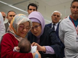 Kisah Bayi Ajaib Bertemu Ibunya Lagi usai Terpisah karena Gempa Turki