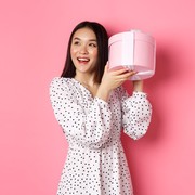 Lagi Cari Kado Valentine untuk Perempuan Selain Bunga? Coba Cek 10 Rekomendasi Berikut