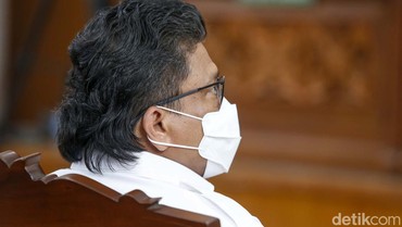 img-title Rambut Mullet Ferdy Sambo Saat Sidang Vonis Disorot