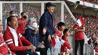7 Potret Sri Mulyani Bahagia Momong Cucu, Temani Nonton Bola Bareng Presiden