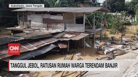 VIDEO: Tanggul Jebol, Ratusan Rumah Warga Terendam Banjir