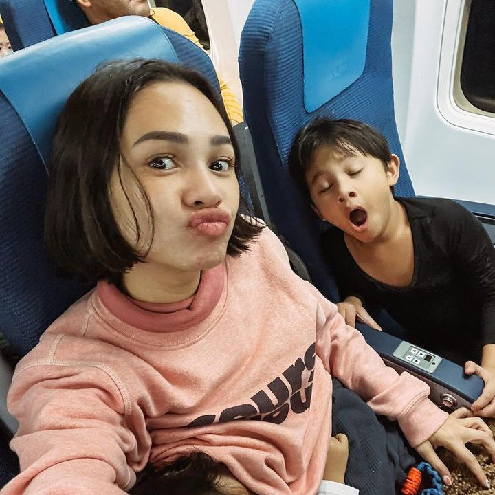 <p>Penyanyi Andien Aisyah membagikan pengalamannya menyusui anak kedua saat liburan ke Swiss pada Desember lalu. Andien mengungkap momen-momen tak terlupakan ini di akun Instagram miliknya, Bunda. (Foto: Instagram @andienaisyah)</p>