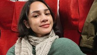 6 Potret Andien Aisyah Bagikan Suka Duka Menyusui Anak di Tengah Gunung Es di Swiss