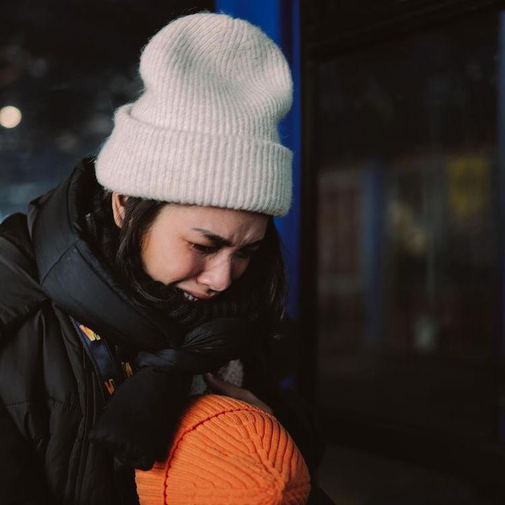 <p>Saat berada di tengah gunung es di Swiss, Andien sempat mengalami <em>engorgement</em> atau pembengkakan payudara. Payudara kiri Andien mengeras dan mengalami nyeri hebat. Andien juga mengalami demam tinggi saat baru datang di Grindelwald First. (Foto: Instagram @andienaisyah)</p>