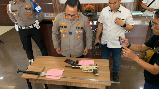 Giorgio Ramadhan saat ini telah ditetapkan sebagai tersangka dan ditahan. Dalam kasus ini ia dijerat Pasal 406 KUHP dan Pasal 335 ayat 1 KUHP.