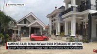 <p>Banyaknya rumah mewah di kampung ini mulai muncul sejak 2017 lalu. Saat ini ada 10 rumah mewah dengan rata-rata biaya pembuatan rumah antara Rp1-3 miliar lebih. "Ada yang Rp1 M, ada Rp2 M, ada Rp3 M tergantung dari kebesaran itu rumah," kata Ridwan, tokoh masyarakat di Kampung Tajir, dikutip dari kanal YouTube <em>CNN Indonesia.</em> (Foto: YouTube CNN Indonesia)</p>