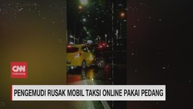 VIDEO: Detik-detik Sopir Tabrak & Rusak Mobil Pengemudi Online