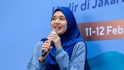 Perempuan Berlari, Dhini Aminarti-Zee Zee Shahab Tularkan Energi Positif