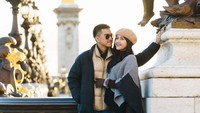 <p>Sementara itu, dalam <em>caption</em> tersebut Erina&nbsp;juga mengungkap bahwa Kaesang ternyata sangat <em>bucin,</em> lho, Bunda. "Foto foto makan jalan kaki jauh pun dilakukan sama suamiku ini yang bucin, jangan kapok ya Sayang," ungkap Erina. (Foto: Instagram@erinagudono)</p>