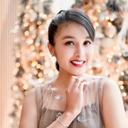 5 Gaya Feminin dan Modis ala Sandra Dewi, Cocok untuk Kencan di Akhir Pekan!