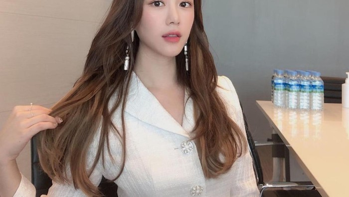 Segera Dinikahi Lee Seung Gi, Intip 5 Gaya Feminin Lee Da In yang Cocok untuk Kencan