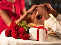 Rekatkan Hubungan, Ini 7 Rekomendasi Hadiah Spesial Valentine untuk Suami