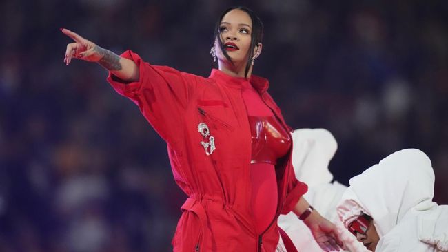 Ketika ditanya apa yang belum ia lakukan hingga saat ini, Rihanna spontan menjawab punya anak perempuan.