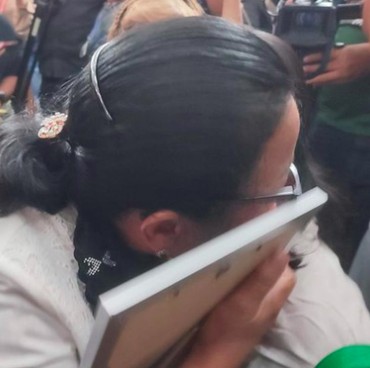 Tangisan Ibunda Brigadir J usai Ferdy Sambo Divonis Hukuman Mati