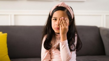 DIAGNOSIS DAN PERAWATAN MATA MINUS ANAK