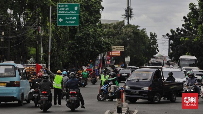 Kapolda Metro Jaya mengatakan para 'Pak Ogah' sejatinya adalah sukarelawan pembant lantas, sehingga tak punya hak memprotes penutupan u-turn.