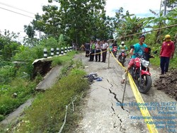 Jalan di Blitar Terdampak Tanah Gerak Ditutup Total Usai Setahun Tak Diperbaiki