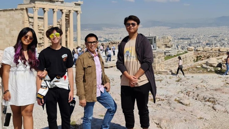 Keluarga Eko Patrio dan Viona Rosalina